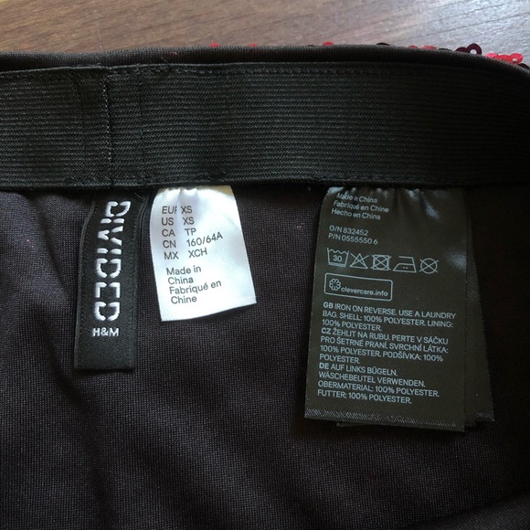 NWOT Stretchy Raspberry Sequin Skirt - Picture 3 of 3